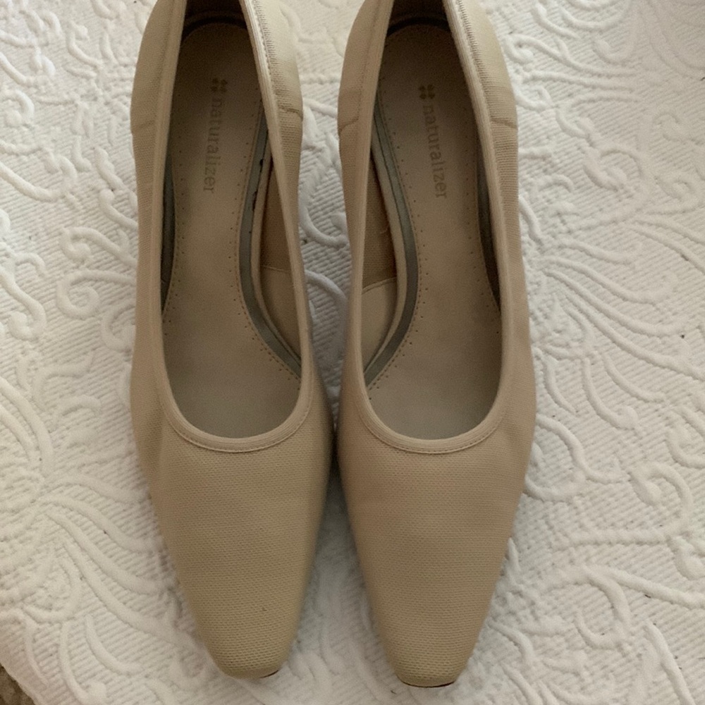 Ladies size 6N  Naturalizer 2” heels  beige